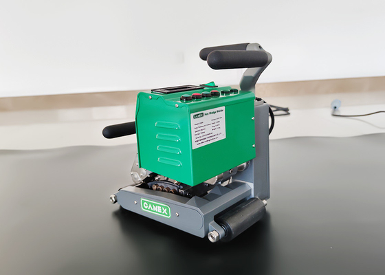 Máy hàn màng chống thấm HDPE bằng nêm nhiệt CX700 công suất đầy đủ 2400W, độ dày 1.0-4.0mm